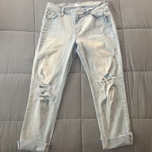 Ripped light wash capri